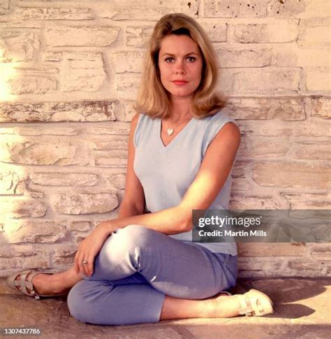 2,042 Elizabeth Montgomery Photos Stock Photos & High